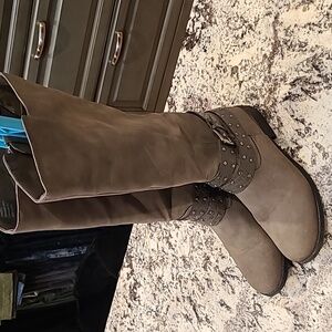 Me Too  BARI long flat boots wide calf 7.5